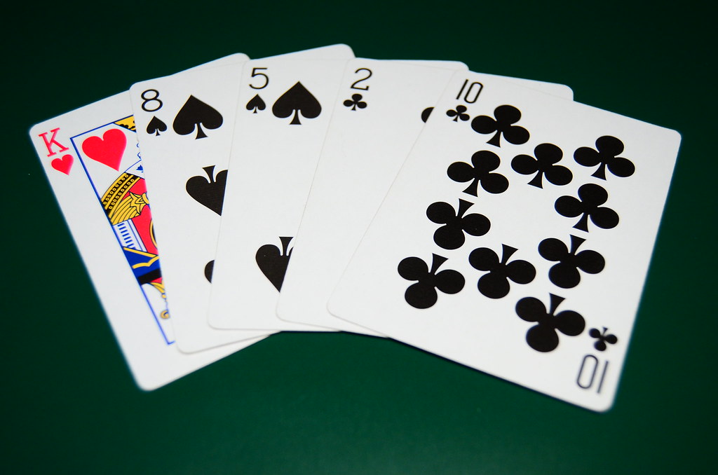 Guide To Online Poker – Everything You Need To Know